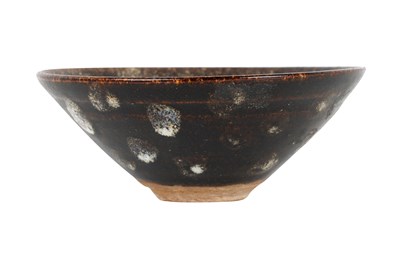 Lot 18 - A CHINESE JIZHOU 'DRAGON' PAPERCUT POTTERY BOWL