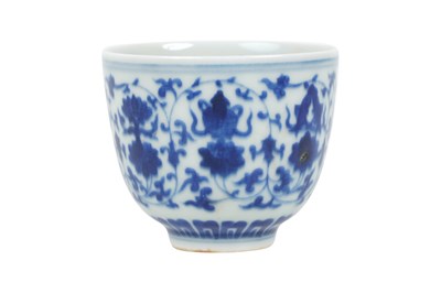 Lot 94 - A CHINESE BLUE AND WHITE 'BAJIXIANG' TEA CUP