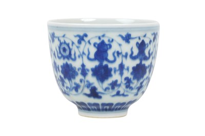 Lot 94 - A CHINESE BLUE AND WHITE 'BAJIXIANG' TEA CUP