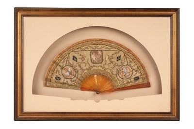 Lot 189 - A CONTINENTAL POLYCHROME-PAINTED FAN