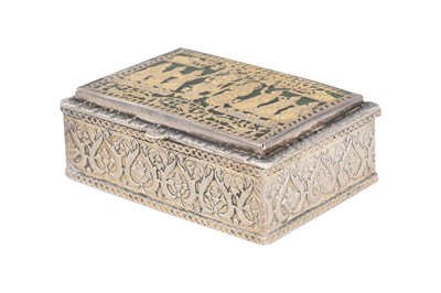 Lot 225 - A PRATAPGARH THEWA PARCEL-GILT SILVER BOX WITH STAINED GLASS AND FIGURAL GOLD LEAF DECORATION
