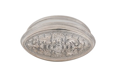 Lot 247 - A BURMESE SILVER SNUFFBOX WITH REPOUSSÉ FLORAL DECORATION