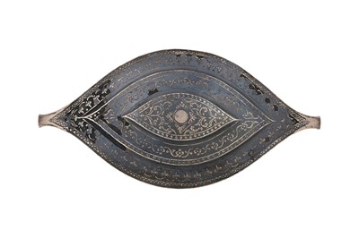Lot 219 - AN ALMOND-SHAPED NIELLO AND SILVER MINANGKABAU BUCKLE (PANDIANG)
