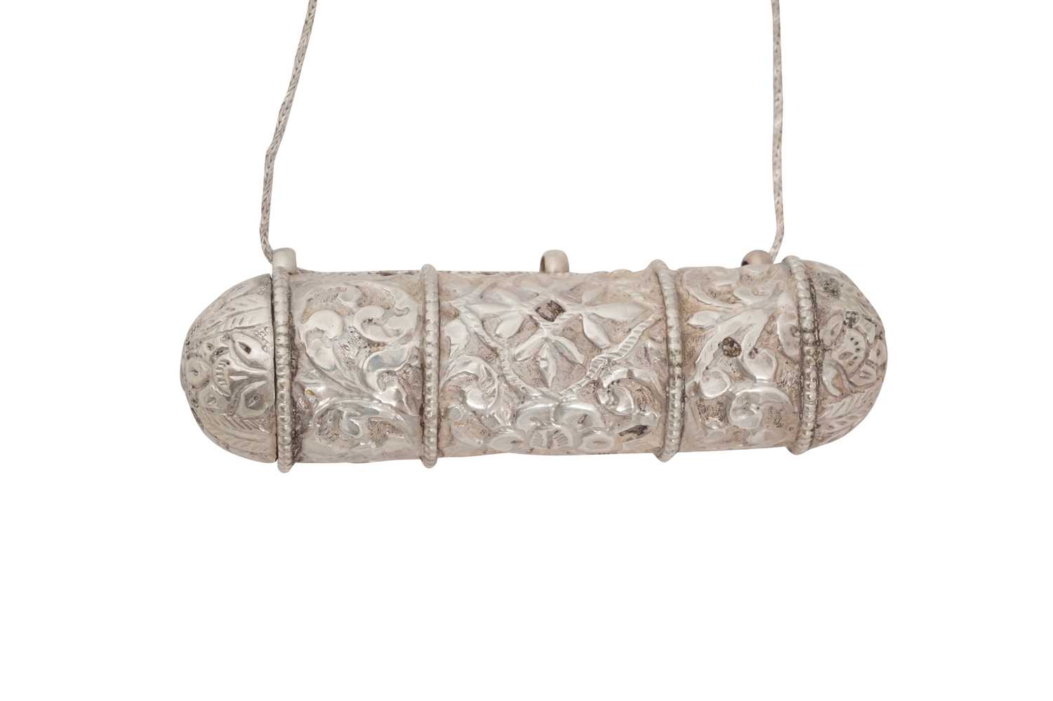 Lot 234 - A REPOUSSÉ SILVER HIRZ NECKLACE