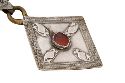 Lot 218 - A KAZAKH PARCEL-GILT SILVER RING AND A CARNELIAN-SET SILVER BELT BUCKLE