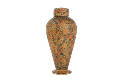 Lot 111 - A KASHMIRI POLYCHROME-PAINTED PAPIER-MÂCHÉ TEA CADDY