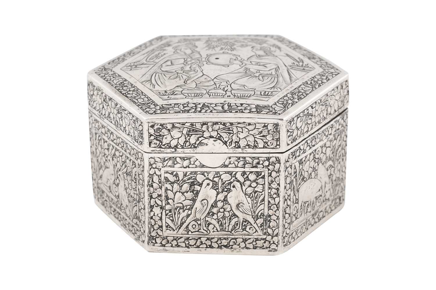 Lot 237 - AN IRANIAN (PERSIAN) JA'FAR SILVER SNUFFBOX