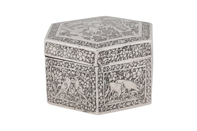 Lot 237 - AN IRANIAN (PERSIAN) JA'FAR SILVER SNUFFBOX