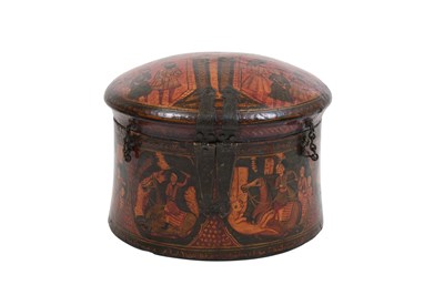 Lot 211 - A POLYCHROME-PAINTED LACQUERED PAPIER-MÂCHÉ LIDDED BOX