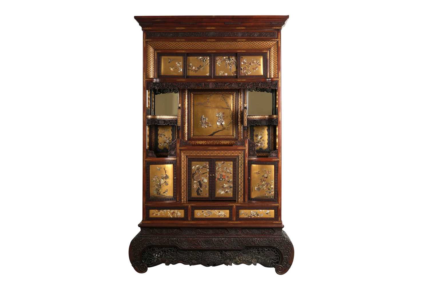 113 - A LARGE JAPANESE SHIBAYAMA-DECORATED DISPLAY CABINET, SHODANA