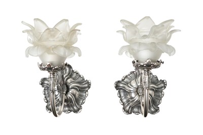 Lot 114 - A PAIR OF FROSTED GLASS WALL SCONCES AND BATHROOM ACCESSORY SET