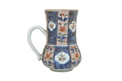 Lot 75 - AN ENAMELLED IMARI MUG