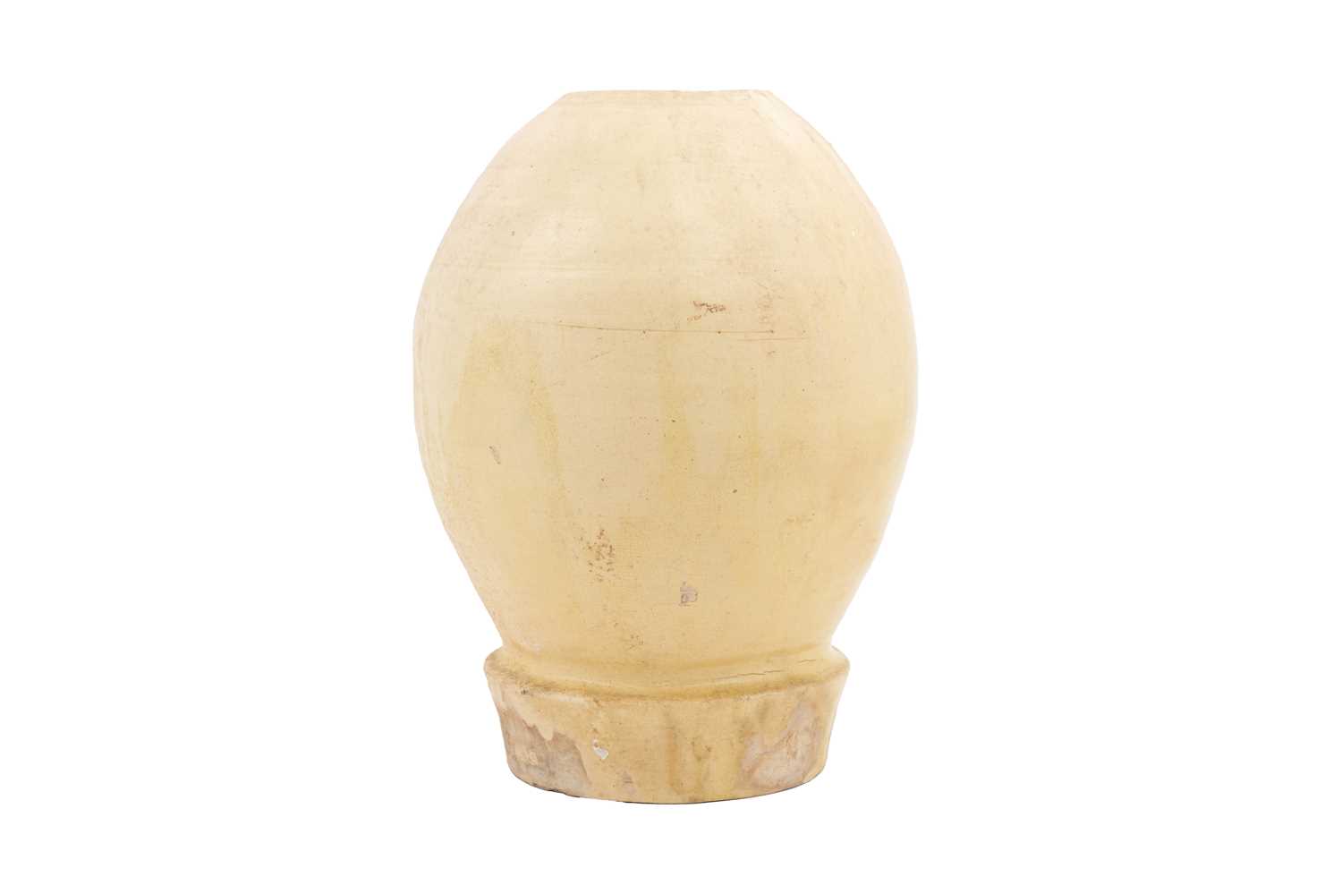 Lot 10 - A LARGE CHINESE STRAW-GLAZED HENAN POTTERY JAR