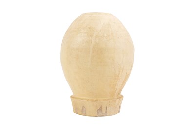 Lot 10 - A LARGE CHINESE STRAW-GLAZED HENAN POTTERY JAR