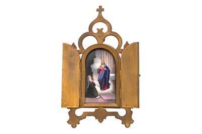 Lot 152 - A MINIATURE PORTABLE ALTAR WITH AN ENAMELLED PLAQUE