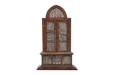 Lot 30 - AN ECCLESIASTICAL TABLETOP TRIPTYCH