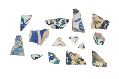 Lot 78 - A GROUP OF FOURTEEN SYRIAN OTTOMAN POTTERY TILE FRAGMENTS