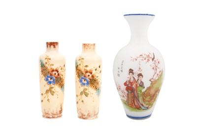 Lot 88 - A CHINESE GLASS 'LADIES' VASE