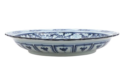 Lot 65 - A LARGE CHINESE BLUE AND WHITE 'DRAGON' CHARGER