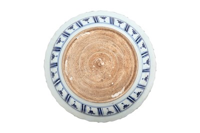 Lot 65 - A LARGE CHINESE BLUE AND WHITE 'DRAGON' CHARGER