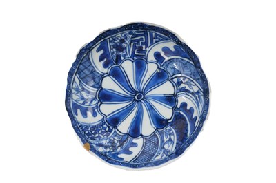 Lot 54 - A CHINESE BLUE AND WHITE KO-SOMETSUKE SAUCER