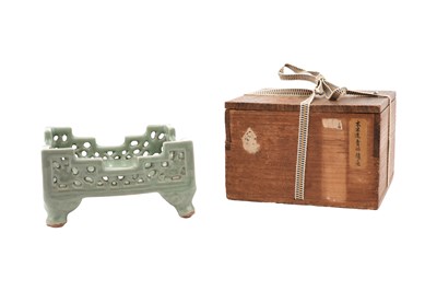 Lot 121 - A JAPANESE CELADON-GLAZED INCENSE BURNER STAND