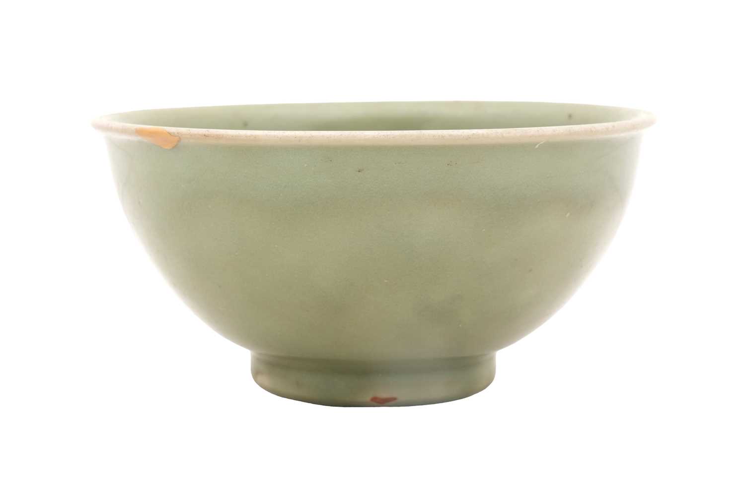 Lot 22 - A CHINESE LONGQUAN CELADON BOWL