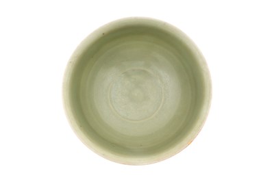 Lot 22 - A CHINESE LONGQUAN CELADON BOWL
