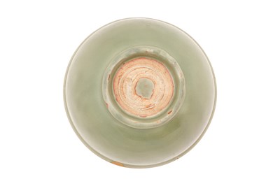 Lot 22 - A CHINESE LONGQUAN CELADON BOWL