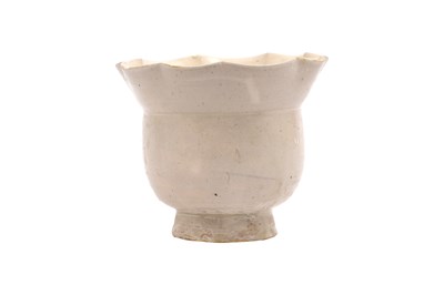 Lot 11 - A CHINESE CIZHOU SPITTOON, ZHADOU