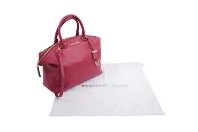 Lot 76 - MICHAEL KORS RED PEBBLED LEATHER 'SELMA' OR 'HAMILTON' TOTE HANDBAG