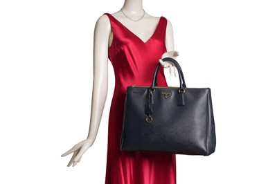 Lot 82 - PRADA SAFFIANO LUX NAVY HANDBAG
