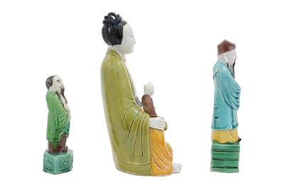 Lot 90 - A CHINESE FAMILE VERTE FIGURE OF GUANYIN AND CHILD