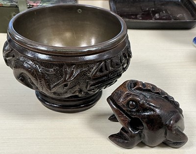Lot 74 - A BAMBOO 'DRAGON' CUP AND A CARVING OF A TOAD
