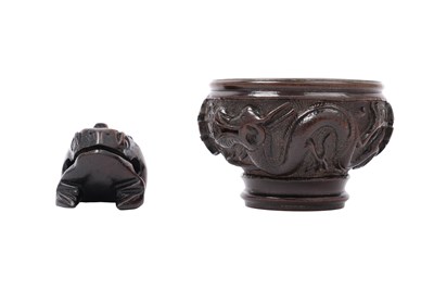 Lot 74 - A BAMBOO 'DRAGON' CUP AND A CARVING OF A TOAD