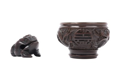 Lot 74 - A BAMBOO 'DRAGON' CUP AND A CARVING OF A TOAD