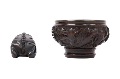Lot 74 - A BAMBOO 'DRAGON' CUP AND A CARVING OF A TOAD