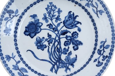 Lot 83 - A CHINESE BLUE AND WHITE TRANSFER PRINTED SOFTPASTE DISH