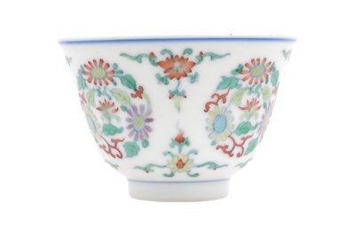 Lot 81 - A CHINESE DOUCAI 'MEDALION' CUP