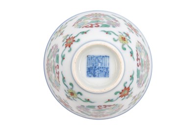Lot 81 - A CHINESE DOUCAI 'MEDALION' CUP