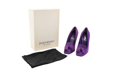 Lot 113 - YVES SAINT LAURENT 'RIVE GAUCHE' PURPLE SUEDE HEELS
