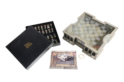 Lot 132 - A LORD OF THE RINGS OFFICIAL COLLECTORS CHESS SET