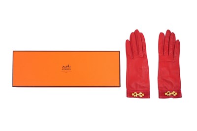 Lot 51 - HERMÈS ROUGE LEATHER GLOVES