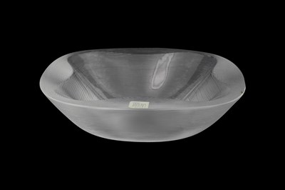 Lot 17 - A LARGE LALIQUE 'STRESA' GLASS BOWL
