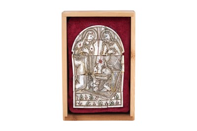 Lot 50 - MOTHER-OF-PEARL PLAQUE DEPICTING THE NATIVITY