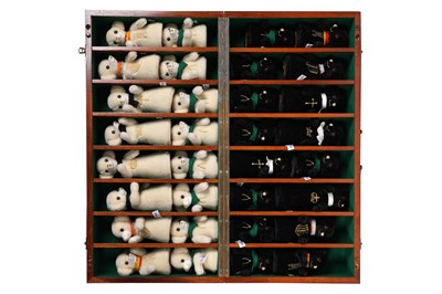 Lot 131 - A MERRYTHOUGHT LIMITED EDITION TEDDY BEAR CHESS SET