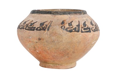 Lot 3 - A NISHAPUR POTTERY BOWL WITH KUFIC CALLIGRAPHY