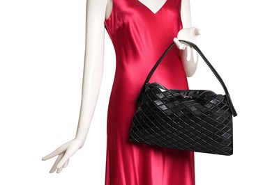 Lot 52 - ISSEY MIYAKE 'PLEATS PLEASE' BLACK HANDBAG
