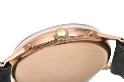 Lot 43 - AN ELEGANT VINTAGE MOVADO MEN’S 18K ROSE GOLD MANUAL WRISTWATCH.