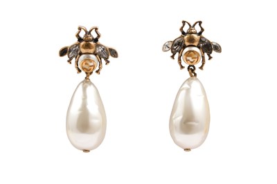 Lot 43 - GUCCI BEE FAUX PEARL DROP EARRINGS